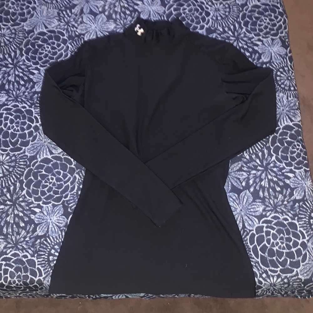 Girls Medium Under Armour Long Sleeve